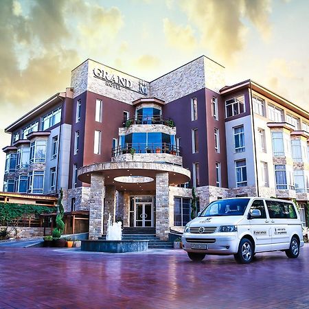 Grand M Hotel Navoi Exterior foto