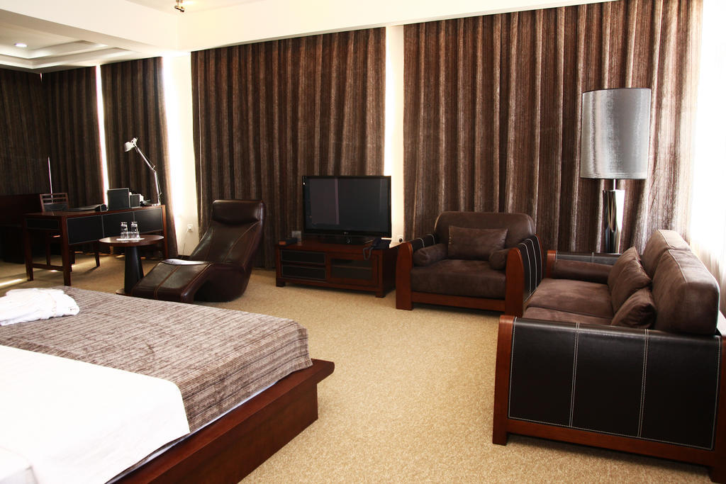 Grand M Hotel Navoi Quarto foto